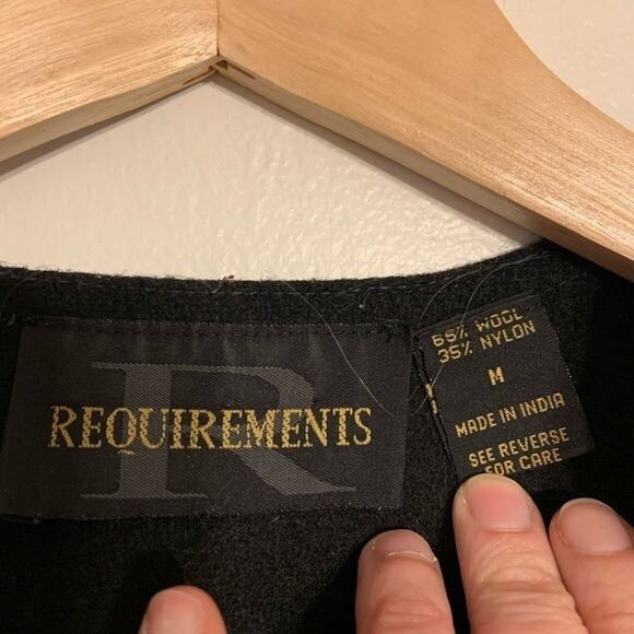 Vintage requirements brand embroidered vest! - Picture 3 of 4